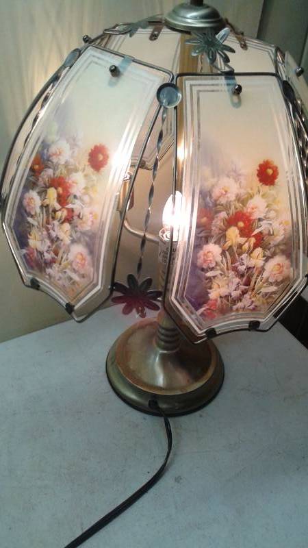 lot 36 image: Pair Of Touch Lamps, One Works Fine, The Other Is Stuck On When Plugged In