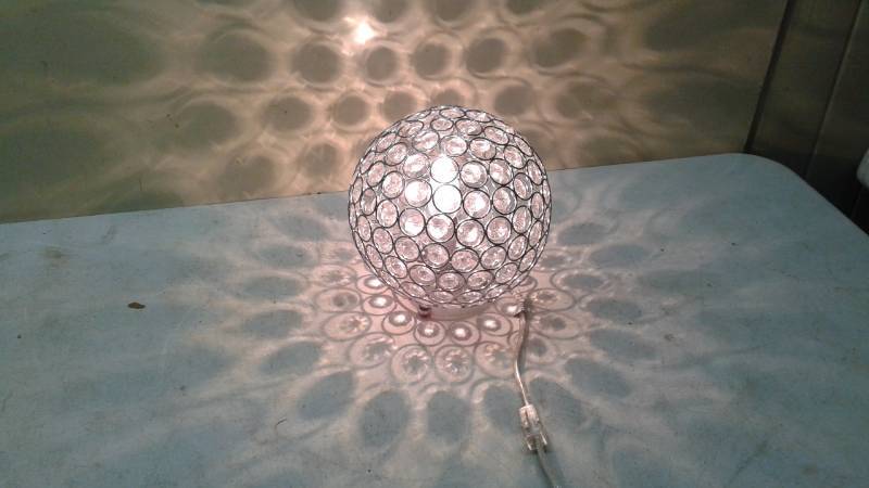 lot 37 image: Small Table Top Ball Lamp, Works