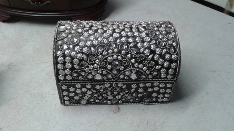 lot 39 image: Lot Of Three Jewelry Boxes, Used