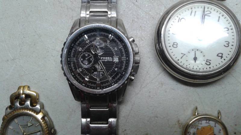 lot 51 image: Lot Of Five Watches, Winnie The Pooh, Fossil, Untested