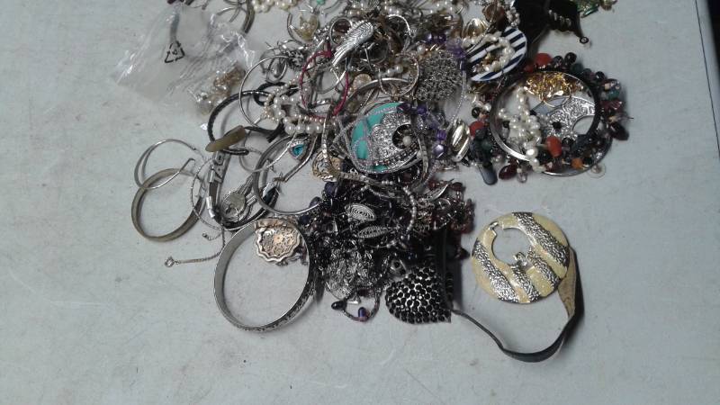 lot 55 image: Lot Of Different Costume Jewelry