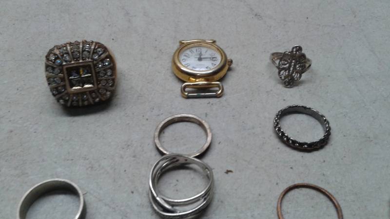 lot 57 image: Lot Of Costume Fashion Rings