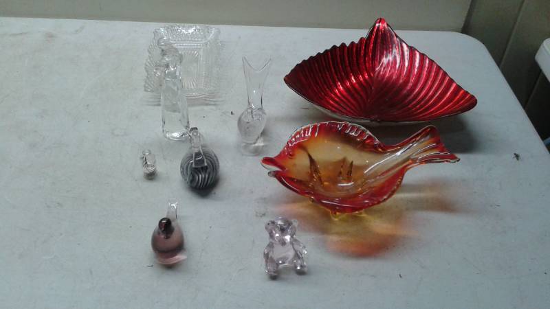 lot 60 image: Lot Of Some Collectible Glass
