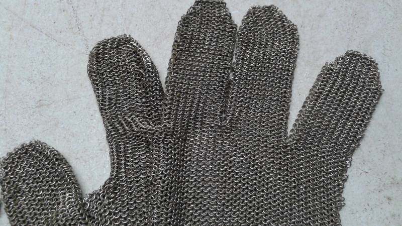 lot 65 image: Pair Of Vintage Metal Mesh Butcher Gloves, Used, Show Wear, Tears