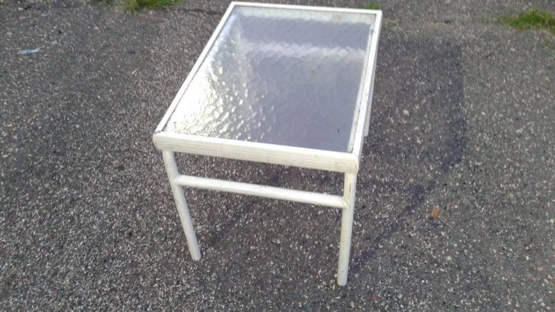 lot 74 image: Outdoor Table, Used