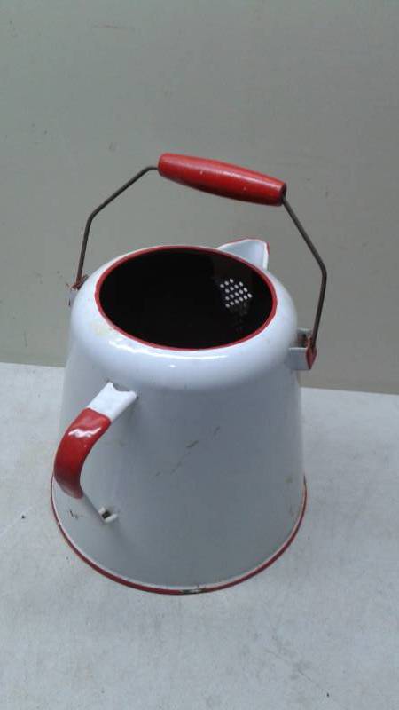lot 80 image: White Pot Kettle, Used, Shows Wear, No Cover