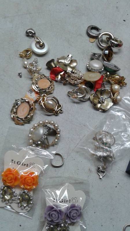 lot 95 image: Tin Can Filled With A Bunch Of Earrings