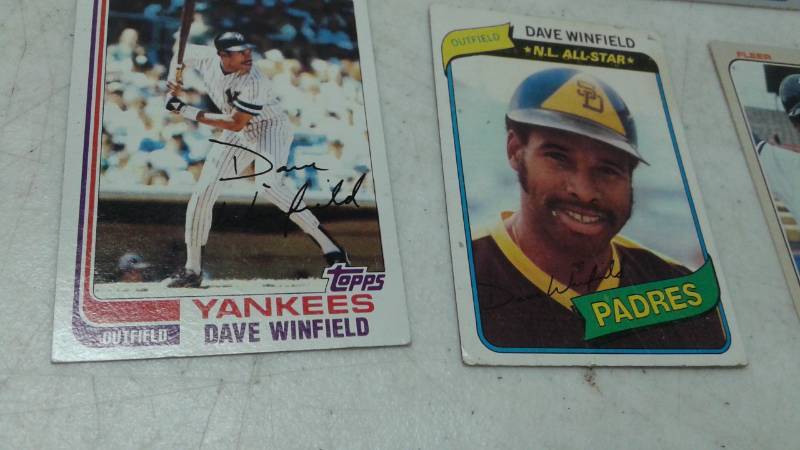 lot 108 image: Lot Of Dave Winfield Baseball Cards