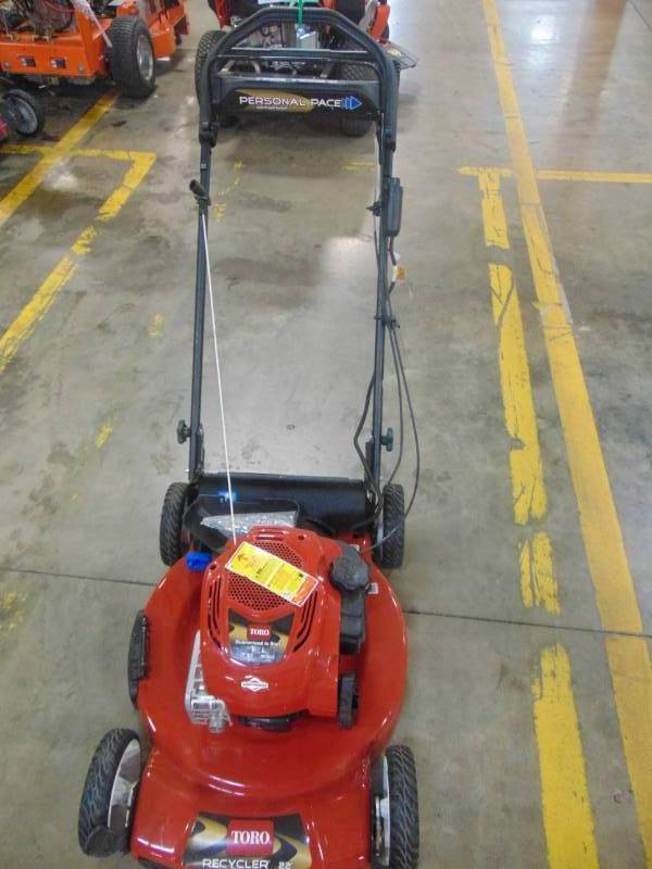 lot 363 image: Toro Recycler 22 in. Personal Pace Variable Speed Electric Start Gas Self Propelled Mower with Briggs & Stratton Engine 20334