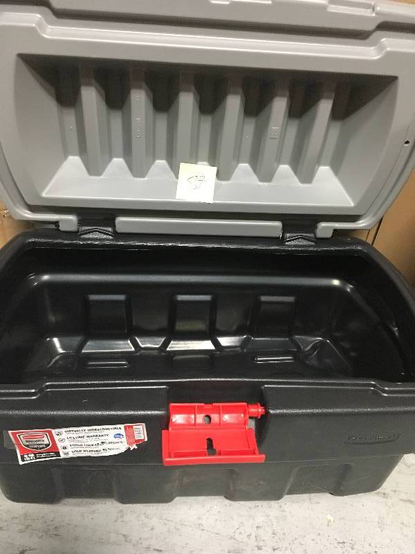Rubbermaid 35 Gal. Action Packer Storage Tote in good condition