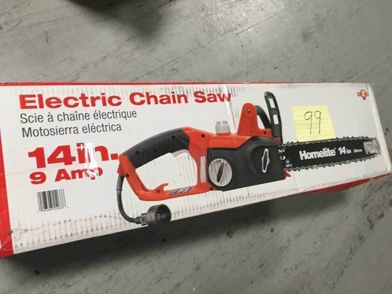 Homelite 14 in. 9 Amp Electric Chainsaw in good condition