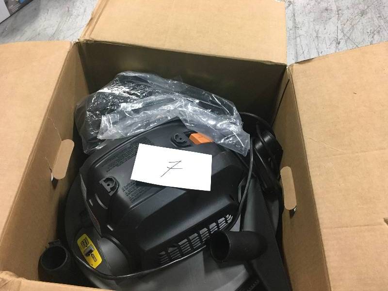 lot 7 image: RIDGID 9 Gal. 4.25-Peak HP NXT WetDry Vac in good condition