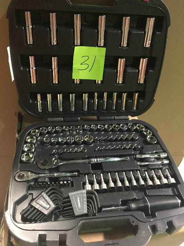 Husky Mechanics Tool Set (111-Piece) in good condition