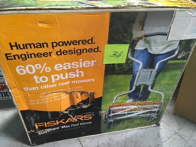Fiskars 18 in. Cut Manual Push Non-Electric Walk Behind Reel Mower LIGHTLY USED