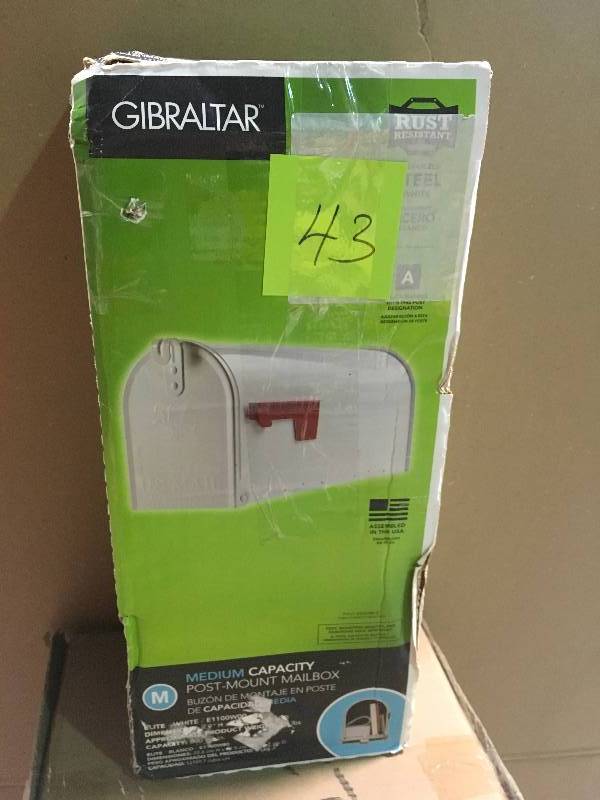 Gibraltar Mailboxes Elite White Medium Galvanized Steel Post-Mount Mailbox in good condition