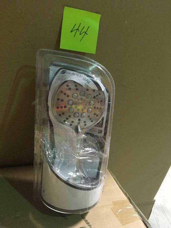 Glacier Bay Modern 6-Spray Handheld Showerhead Kit with Pause Feature in Brushed Nickel in good condition