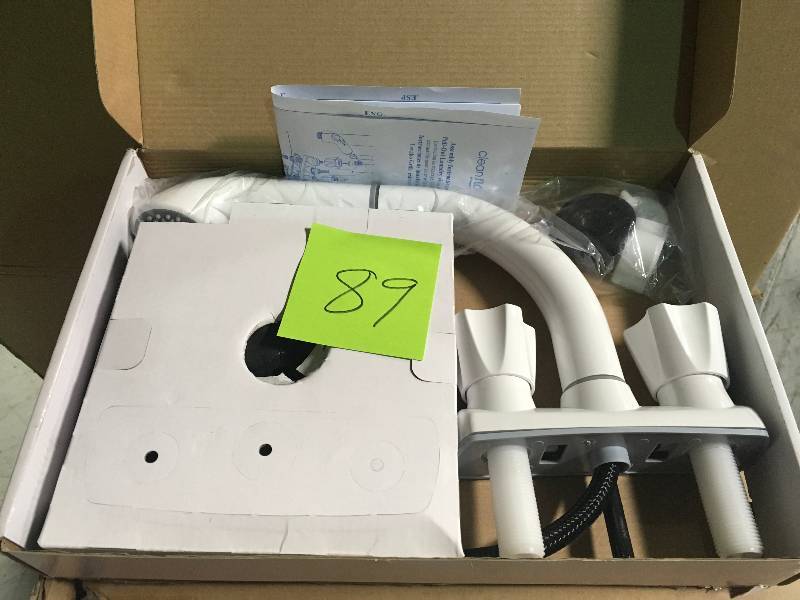 CleanFLO New-Touch 2-Handle Pull-Out 2-Modes Sprayer Laundry Sink Faucet in White in good condition