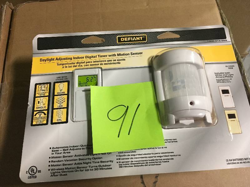 Defiant 8 Amp 7-Day Indoor In-Wall SunSmart Digital Timer Switch with Motion Sensor, White not used