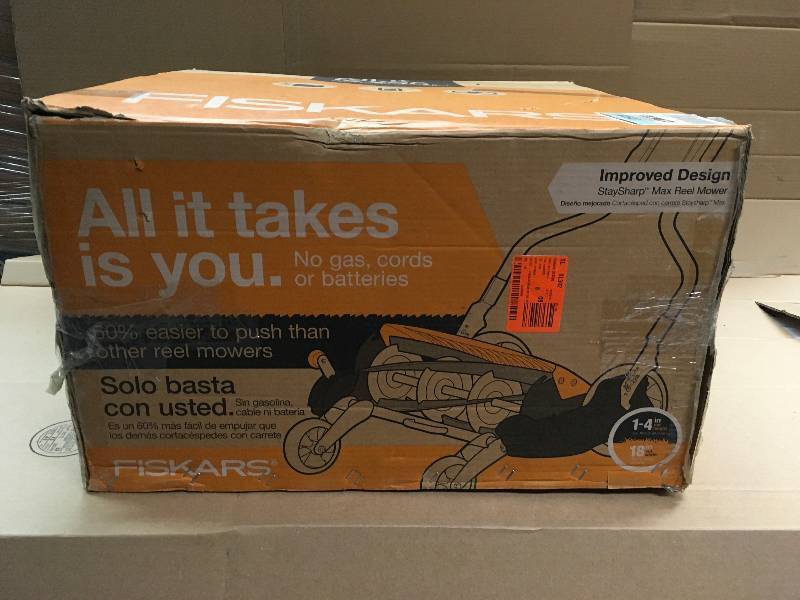 lot 34 image: Fiskars 18 in. Cut Manual Push Non-Electric Walk Behind Reel Mower in good condition