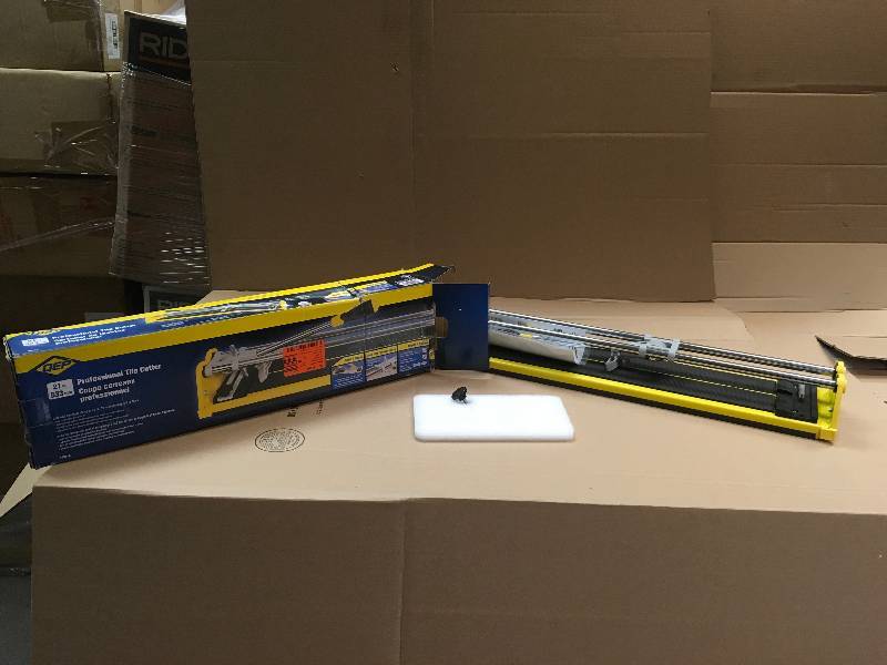 lot 48 image: Qep 21-inch Professional Tile Cutter 10221q in good condition