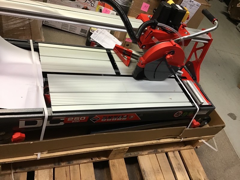 lot 116 image: Rubi 10 in. 120-Volt Tile Saw DC 38 in. not used