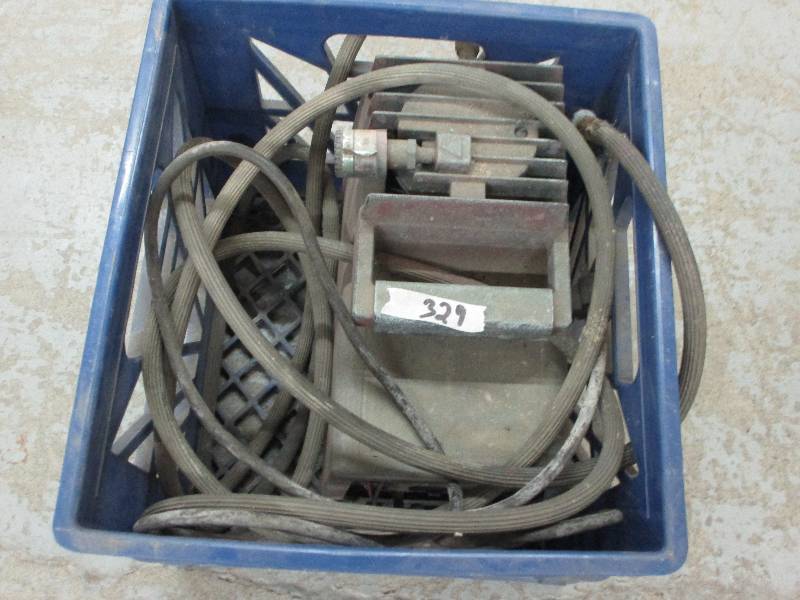 lot 25 image: Mini Air Compressor