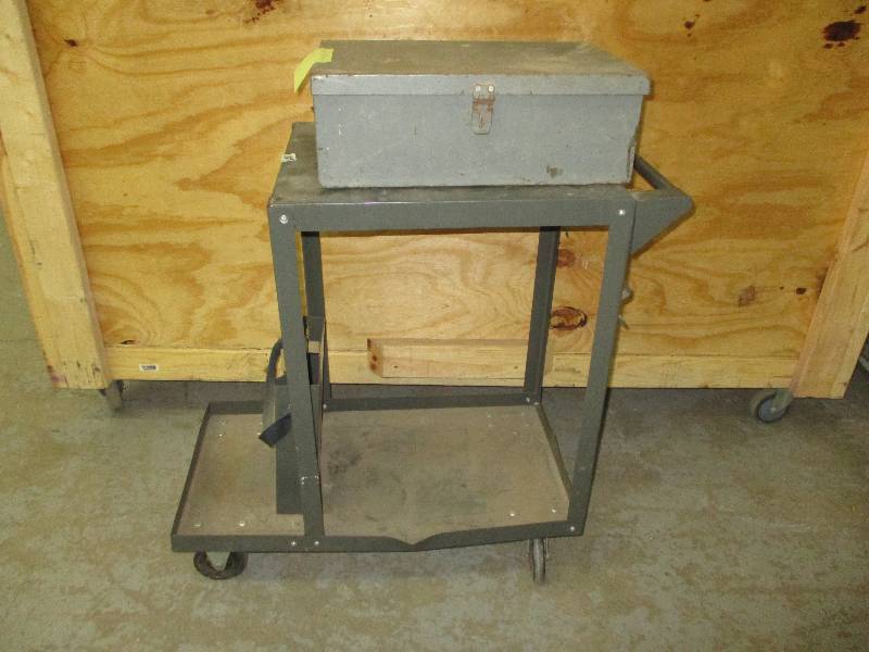 lot 28 image: Gas Torch Cart-Lightweight Metal Box