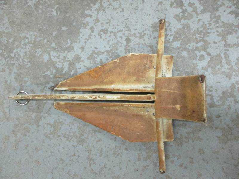 lot 32 image: Nice Heavy Duty Large Anchor