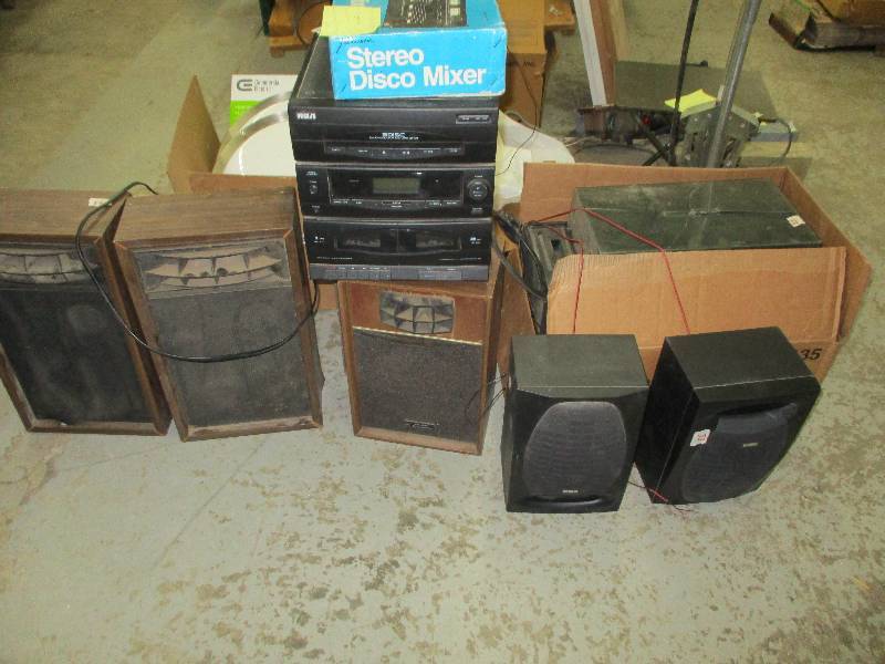lot 33 image: Stereo Disco Mixer Works, Misc Vintage Speakers and Stereo, Radio works on black stereo but mot sure of the other recievers