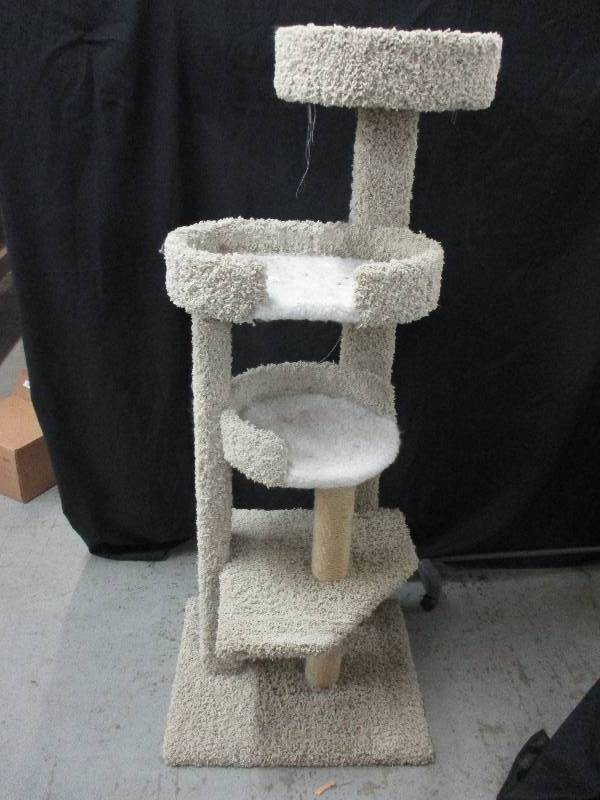 lot 61 image: Cat Tree House