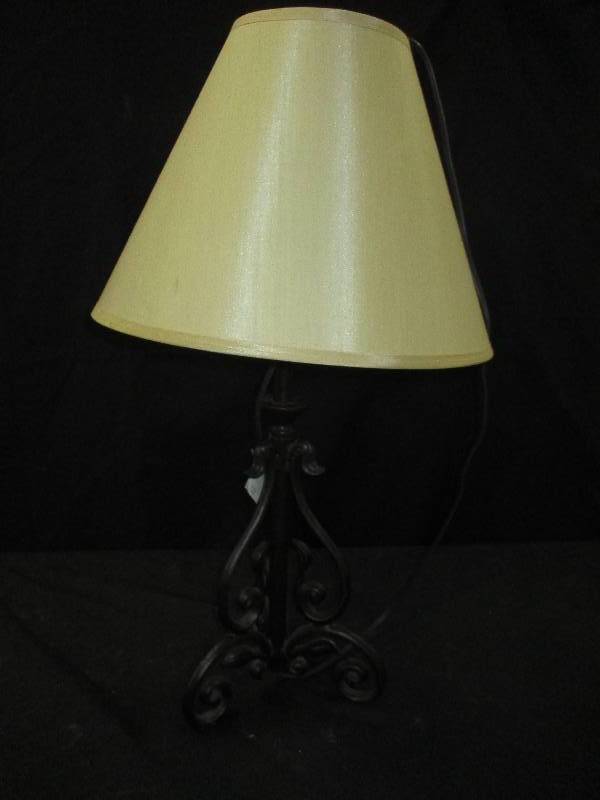 lot 64 image: Cast Iron Lamp