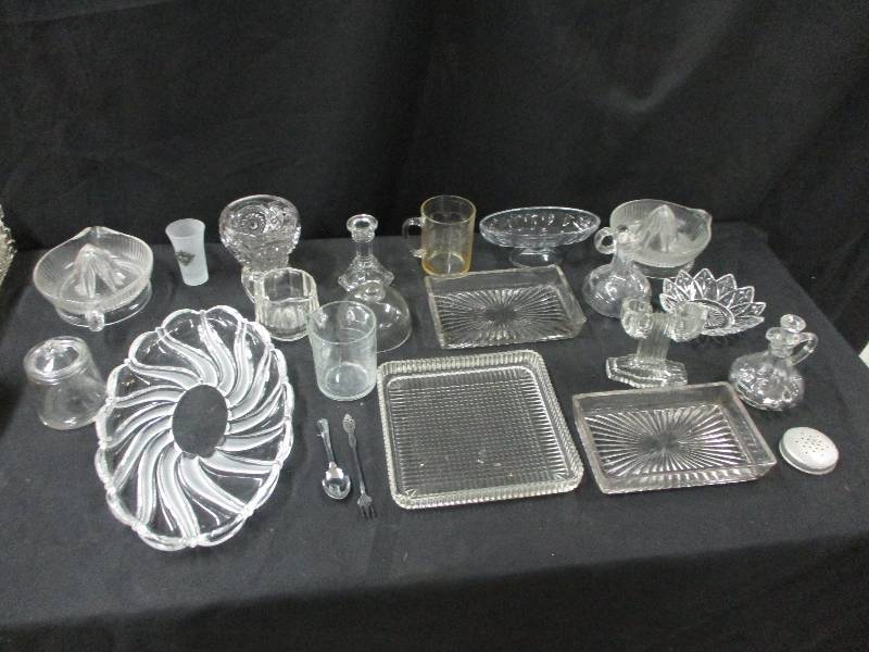 lot 69 image: Big Lot of Glassware