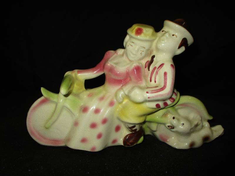 lot 77 image: Shawnee Pottery Planter
