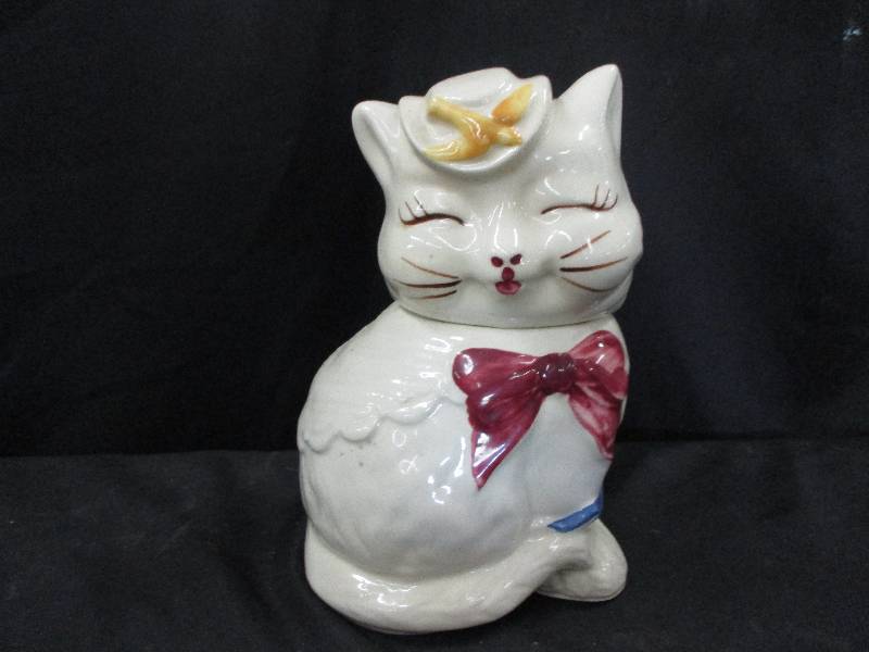 lot 80 image: Shawnee 1040s Puss and Boots Cookie Jar