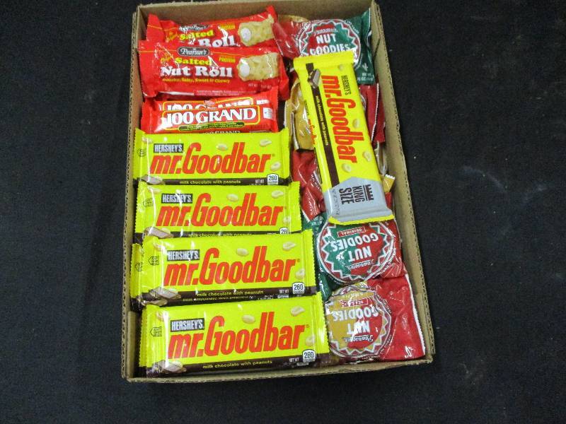 lot 153 image: 40 candy bars, Mr Goodbar, 100 Grand, Salted Nut Roll and Nut Goody