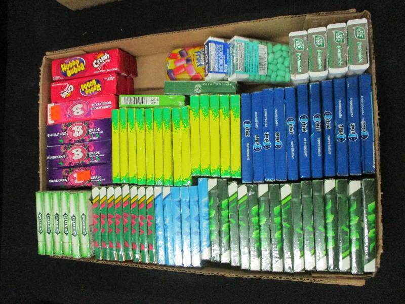 lot 155 image: 87 packs of gum and Tic Tacs