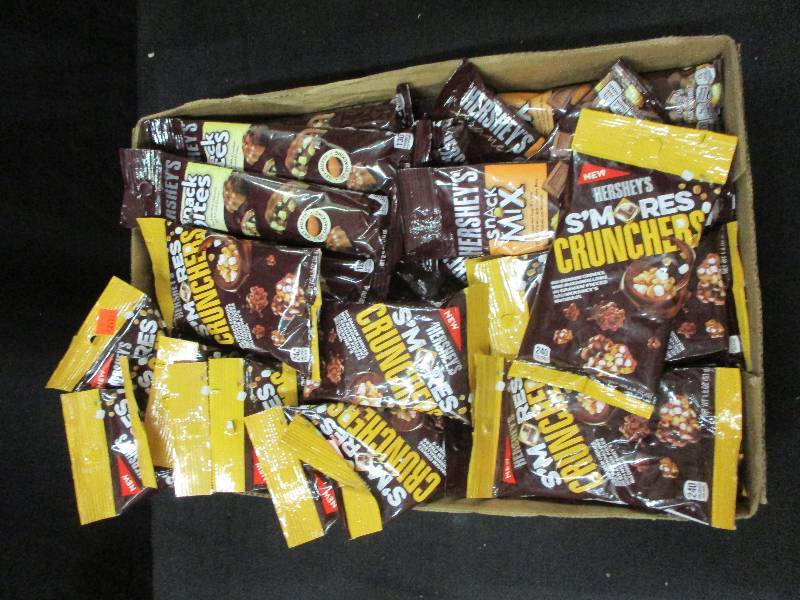 lot 160 image: 40 Herseys Crunch Snack Packs