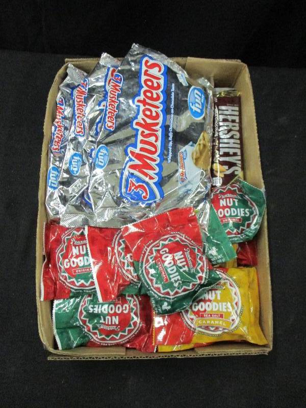 lot 167 image: 3 Big Bags of Three Muskateer, Nut Goodies and Herseys with almonds  total of 29