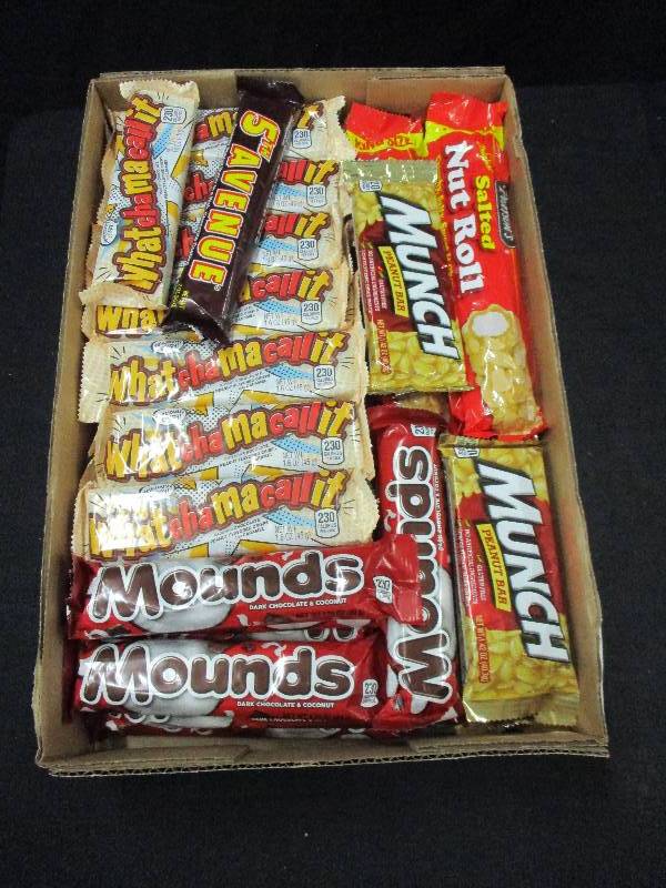 lot 181 image: 50 Various Candy Bars
