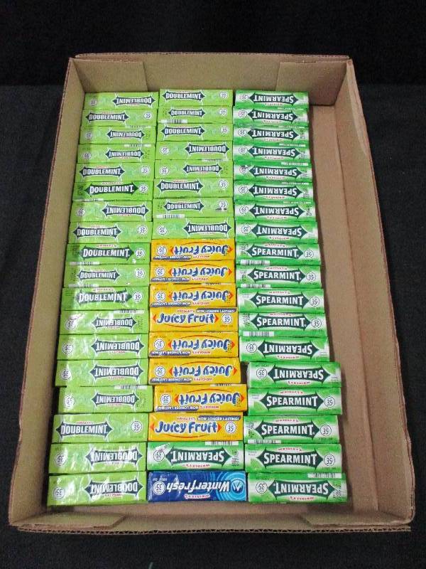 lot 189 image: 108 Packs of Gum