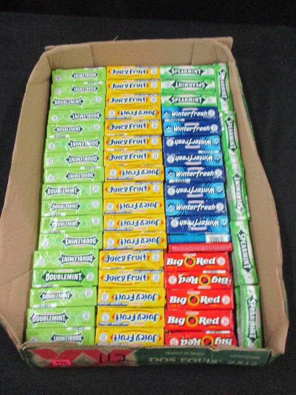 lot 190 image: 112 packs of gum
