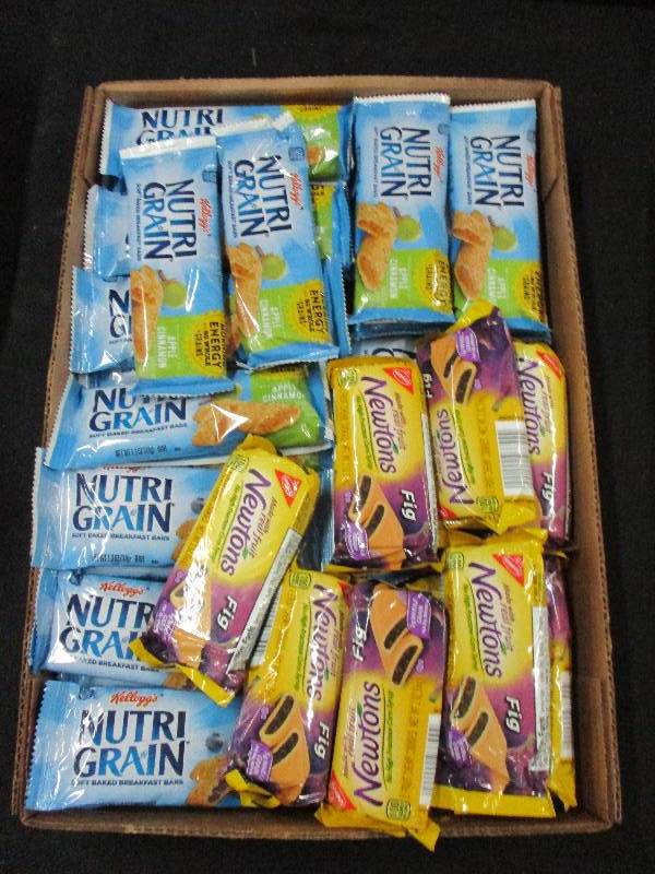 lot 193 image: 54   Nutrigrain and newton bars
