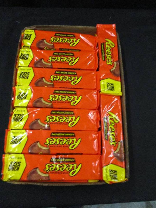 lot 200 image: 36 Packs of Reeses