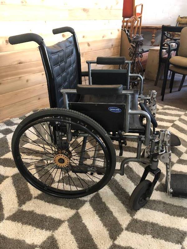 lot 4 image: MSRP $1100&nbspInvacare Bariatric Manual 500lb Carbon Steel Wheelchair with&nbspSwingaway Footrests with Extra Large Footplates - Great Working Condition