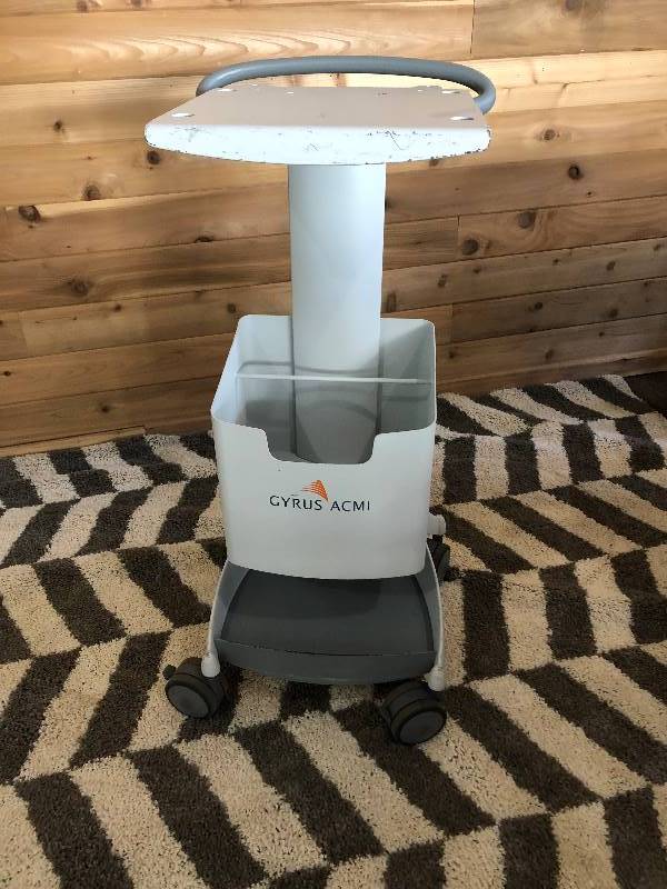 lot 41 image: Gyrus ACMI Endo Stand Mobile Laptop Desk Supply Cart