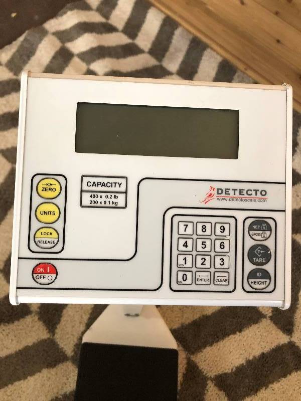 lot 19 image: Retails New $1200 Medical Clinic Cardinal Detecto 758C 400 lb. Capacity Scale Digital Display