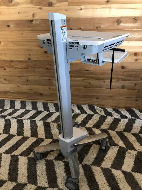 lot 21 image: Ergotron Mobile Desktop Laptop Workstation