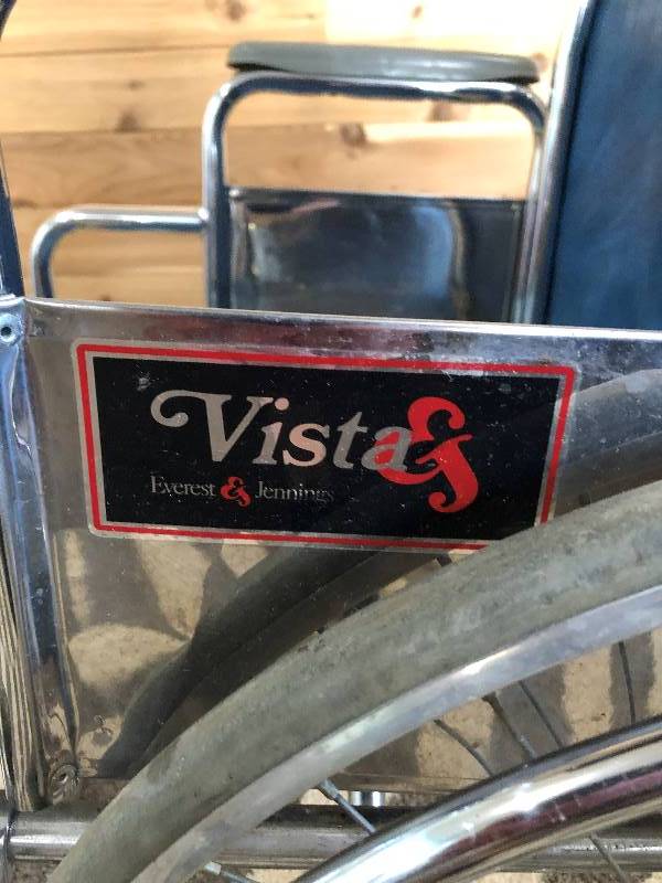 lot 27 image: Everest Jennings Vista Wheelchair