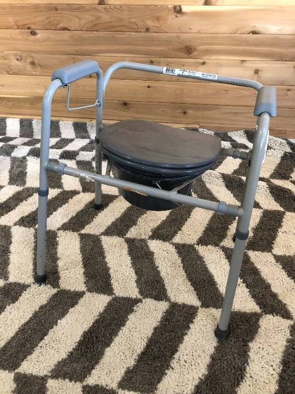 lot 28 image: Commode Chair with Bucket Disability Bathroom Patient Aid