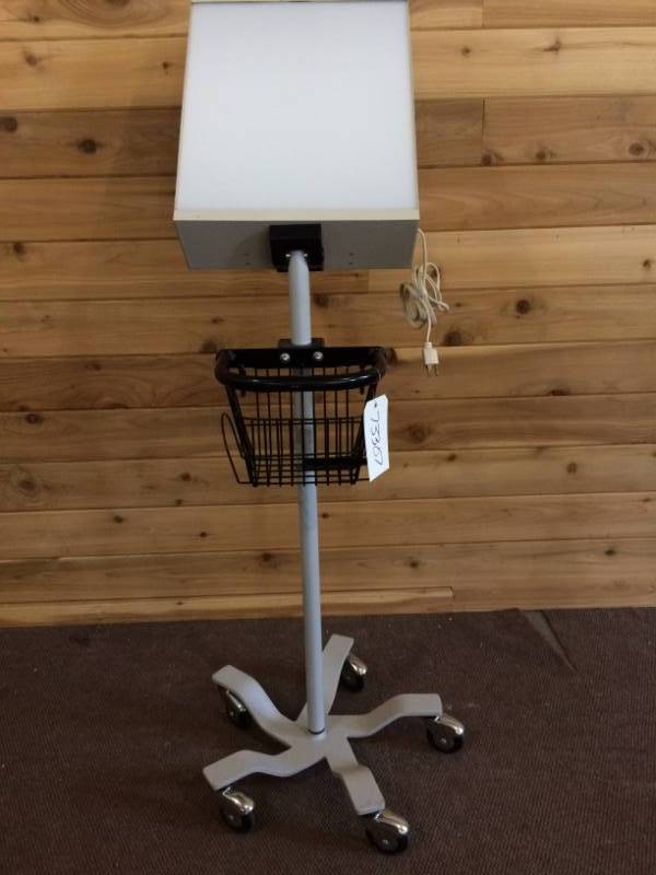 lot 69 image: Mobile Wolf Single View Box Attached To A Rolling Cart - View Xrays Room To Room